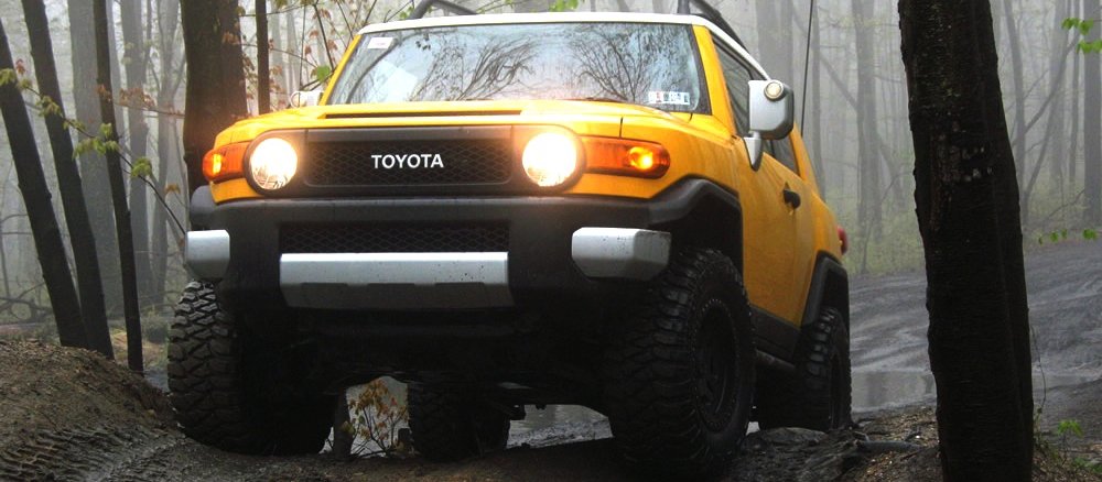 Made in America all transmissions Daystar Toyota FJ Cruiser 2.5 Lift Kit all cabs KT09124BK fits 2007 to 2014 2/4WD Black 