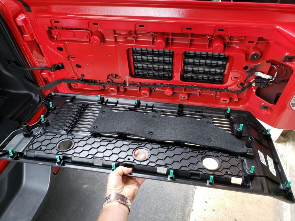 Install Mopar Tailgate Table Jeep JL |